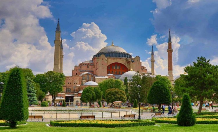 Πρόκληση Ερντογάν: Προσευχή στην Αγία Σοφία για την Άλωση της Κωνσταντινούπολης