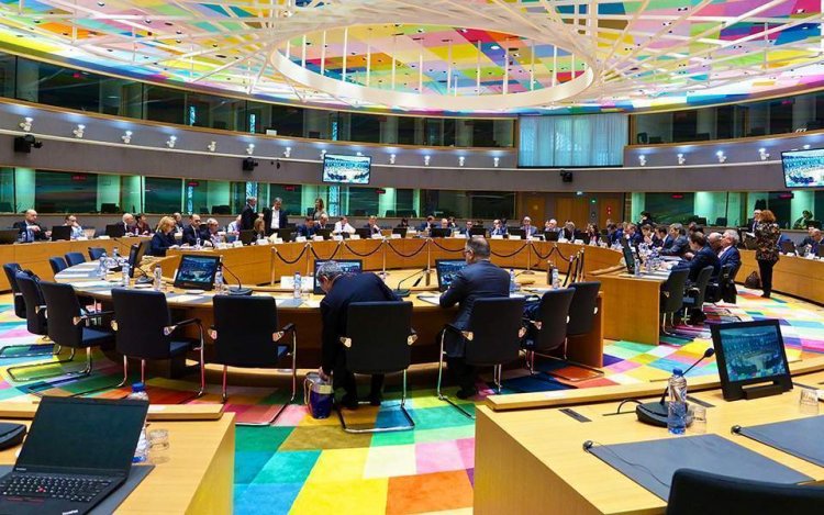 Bloomberg - Europe : Έγκριση εκταμίευσης 748 εκατ. ευρώ από το Eurogroup προς την Ελλάδα