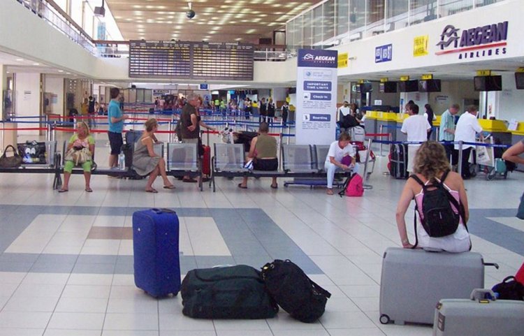 Aegean Islands: Σημαντική άνοδο καταγράφουν οι τουριστικές αφίξεις στο αεροδρόμιο "Διαγόρας" της Ρόδου