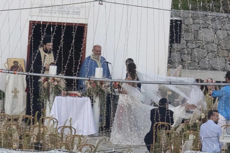 Celebrities: Κούρκουλου – Βασιλειάδης!! Οι πρώτες photo από τον ρομαντικό γάμο τους στη Μύκονο!!