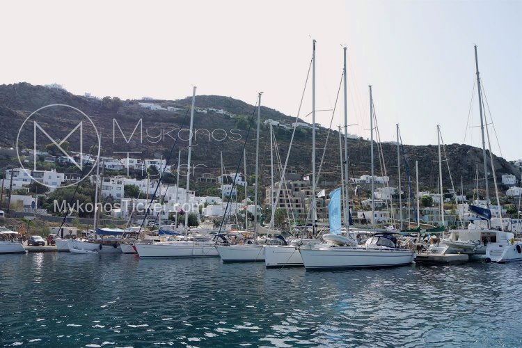 Mykonos - Coast Guard:  Μηχανική βλάβη σκάφους στη Μύκονο