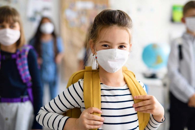 Coronavirus - Face masks in schools: Οδηγίες για τη σωστή χρήση της μάσκας από τα μικρά παιδιά
