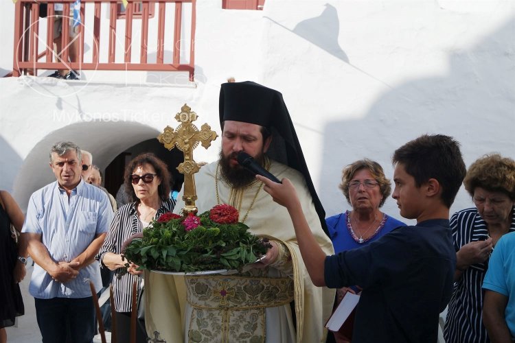 Church of Mykonos: Ύψωσης του Τιμίου Σταυρού στο "Μοναστηράκι" Ανω Μεράς