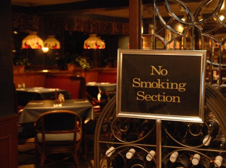 Smoking ban:Το ΣτΕ απέρριψε την αίτηση των καταστηματαρχών για ακύρωση της απαγόρευσης του καπνίσματος