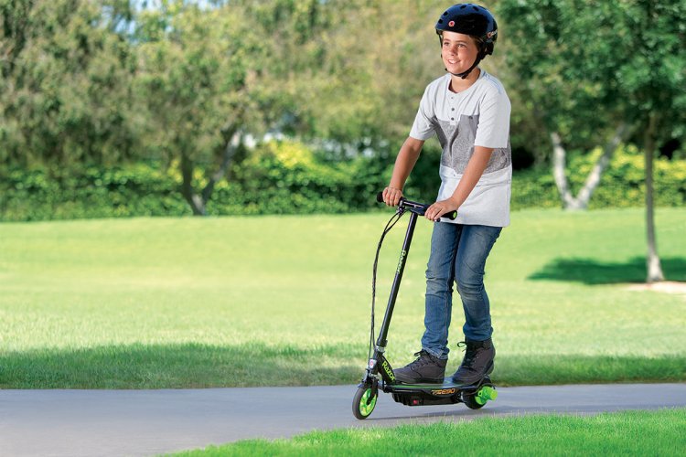 Personal Vehicles: Μόνο με συνοδό η οδήγηση ποδηλάτων, πατινιών ή ηλεκτρικών πατινιών στο δρόμο από παιδιά κάτω των 12 ετών