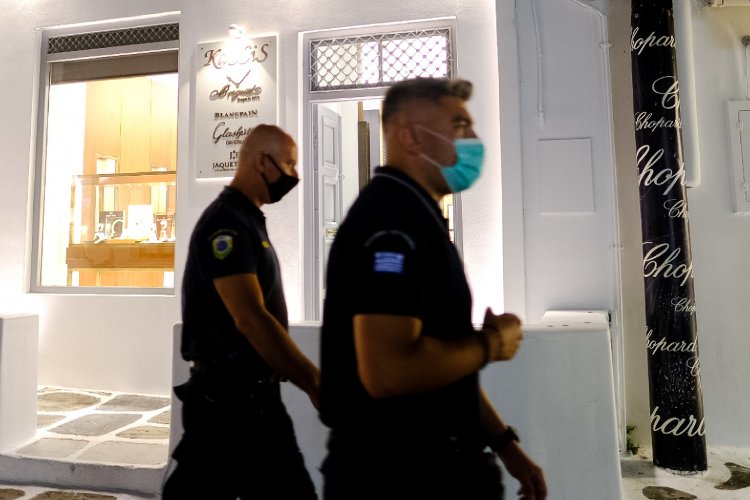 Mykonos Arrest: Εξιχνιάστηκαν δύο υποθέσεις ληστείας - αφαίρεσης αντικειμένων από πολίτες στη Μύκονο