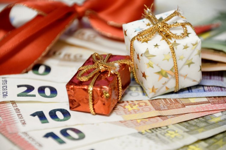 Christmas Bonus: Έως 21 Δεκεμβρίου η πληρωμή του από εργοδότες και κράτος