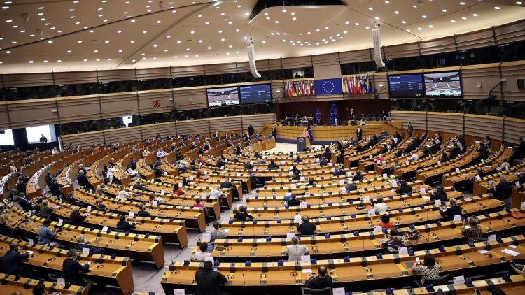 MEPs: Την αναστολή παράδοσης υποβρυχίων στην Τουρκία, ζητούν από την Μέρκελ 53 Γερμανοί και Έλληνες ευρωβουλευτές