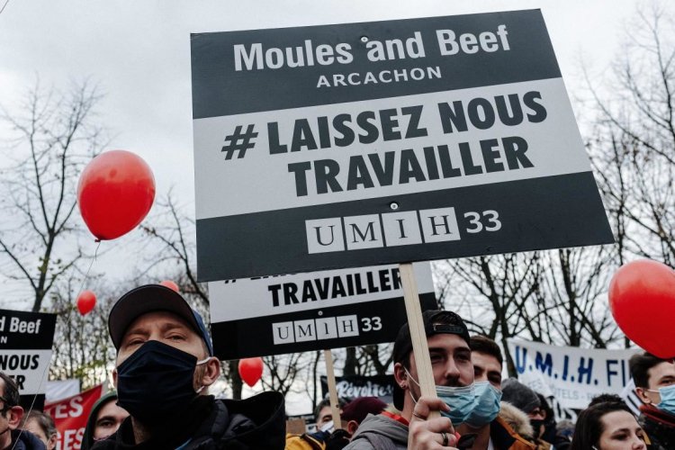 Hôtellerie-Restauration:Χιλιάδες διαδηλωτές στους δρόμους του Παρισιού υπέρ της επαναλειτουργίας ξενοδοχείων και εστιατορίων
