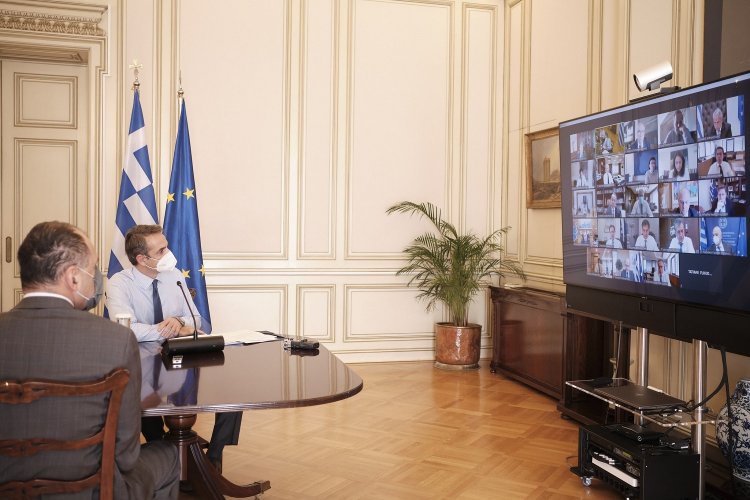 PM Mitsotakis - Cabinet meeting: Στόχος η προστασία της χώρας μέχρι να ολοκληρωθεί ο μαζικός εμβολιασμός και η μετάβαση στην ομαλότητα και την ανάπτυξη