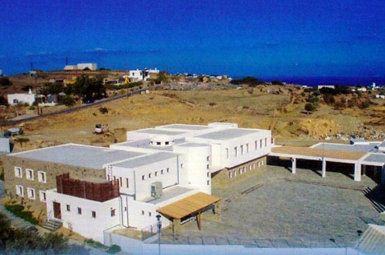Aegean Islands: Υπεγράφη η σύμβαση αναβάθμισης και συντήρησης σχολικών κτιρίων Σίφνου από την Περιφέρεια