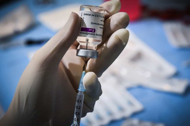Covid-19 Vaccination: Τι θα γίνει με τη δεύτερη δόση του εμβολίου της AstraZeneca