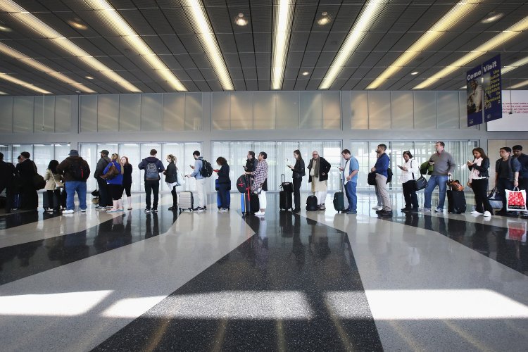 U.S. lifting global travel restrictions: Ομάδες εργασίας με χώρες άμεσου ενδιαφέροντος για την επανέναρξη των ταξιδιών