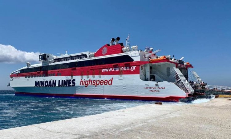 Ferry routes: Μηχανική βλάβη στο SANTORINI PALACE - Έμεινε δεμένο στο λιμάνι του Ηρακλείου