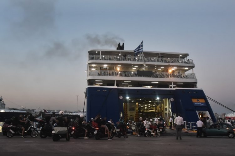 Ferry Routes: Τα έκτακτα δρομολόγια των πλοίων για Κυκλάδες - Μύκονο, σήμερα το βράδυ μετά την λήξη της απεργίας