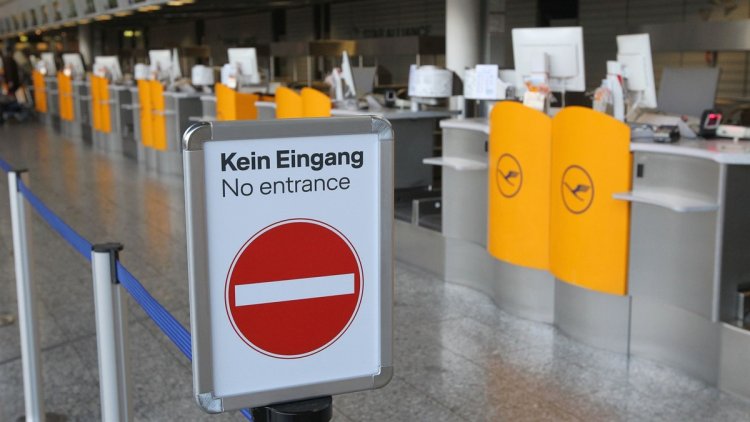 Germany to lift entry restrictions for travellers: Ολόκληρη η Ελλάδα εκτός του καταλόγου με τις «περιοχές κινδύνου» από την Κυριακή