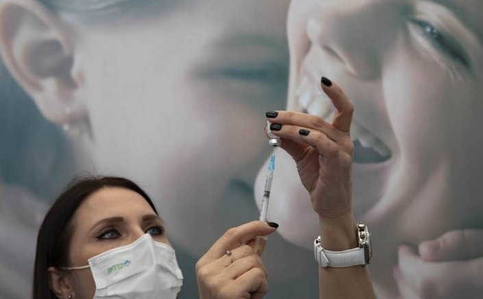 Covid-19 Vaccination: Την ερχόμενη εβδομάδα οι ανακοινώσεις για υποχρεωτικούς εμβολιασμούς – Ποιους αφορά