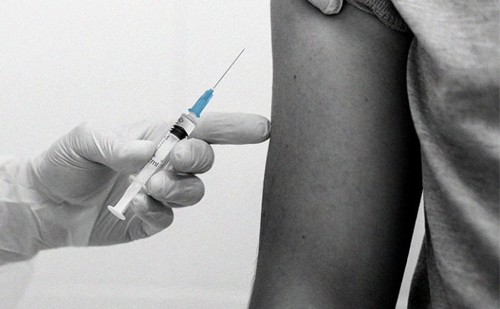 Covid Delta Plus variant - Εξαδάκτυλος: Οι άνω των 50 ετών πρέπει να εμβολιαστούν μέσα στις επόμενες 5 ημέρες