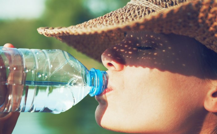 Heatwave: Πόσο νερό χρειάζεται ο οργανισμός κατά την διάρκεια του Καύσωνα!!