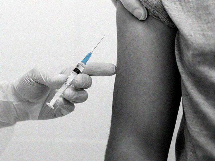Covid Delta Plus variant - Εξαδάκτυλος: Οι άνω των 50 ετών πρέπει να εμβολιαστούν μέσα στις επόμενες 5 ημέρες