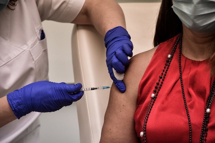 Gov: Υποχρεωτικός εμβολιασμός!! Αναστολή χωρίς όριο, αμισθί & Προσλήψεις τριμηνιτών για αντικατάσταση ανεμβολίαστων [Η Τροπολογία]