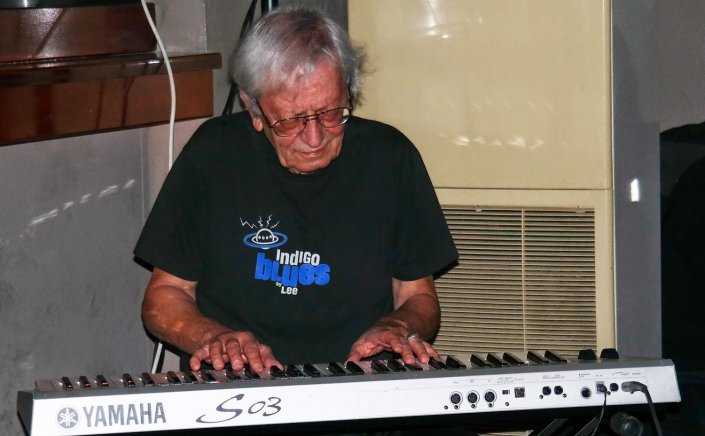 Notable Death:  Πέθανε σε ηλικία 88 ετών ο Συριανός εμβληματικός ροκάς Δημήτρης Πολύτιμος [Video]