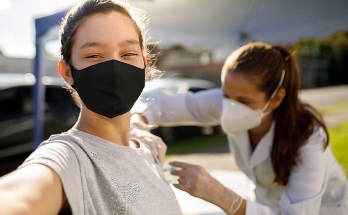 Vaccination: Από αύριο εμβολιασμοί έξω από εκκλησίες - Εμβόλια και από ιδιώτες γιατρούς - Προς επέκταση η υποχρεωτικότητα
