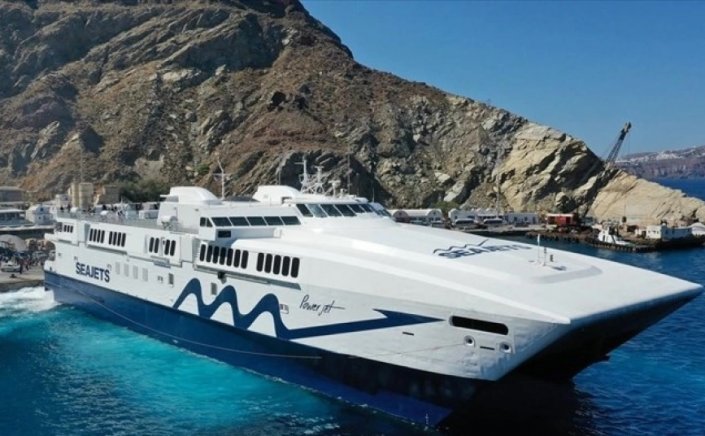 Coast Guard: Ελεγχόμενη εισροή υδάτων στο "Power Jet" - Επέστρεψε με ασφάλεια στη Σαντορίνη και αποβίβασε τους 333 επιβάτες