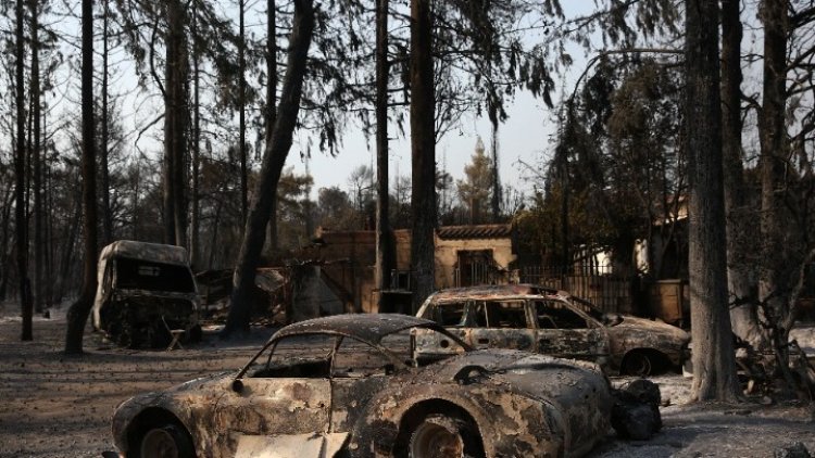Fire in Attica - Χαρδαλιάς: Διάσπαρτες αναζοπυρώσεις στη Βαρυμπόμπη - 76 σπίτια με σοβαρές ζημιές