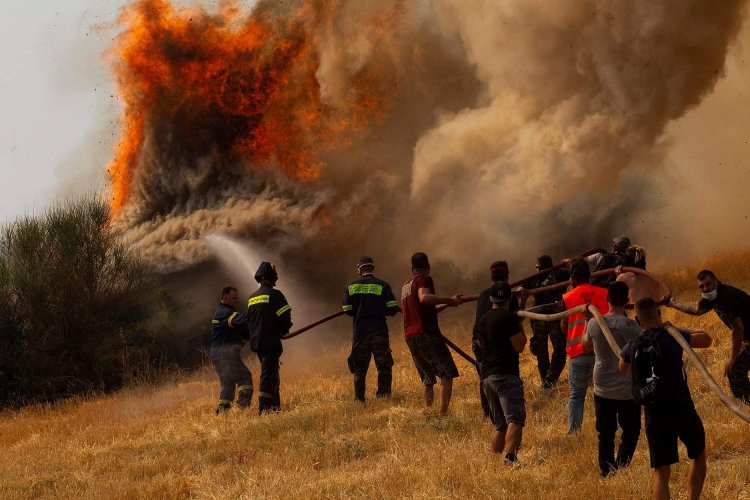 Wildfires - ΕΛΜΕ Κυκλάδων: Αλληλεγγύη στους πυρόπληκτους συνάνθρωπους μας