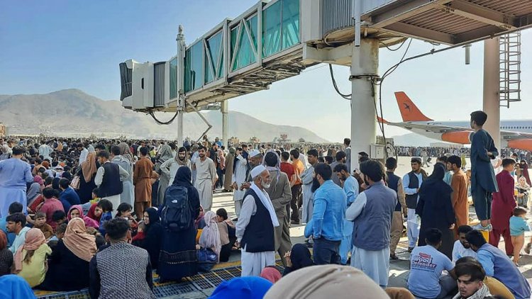 Afghanistan conflict: Χαοτικές σκηνές στο αεροδρόμιο της Καμπούλ-Τουλάχιστον πέντε νεκροί