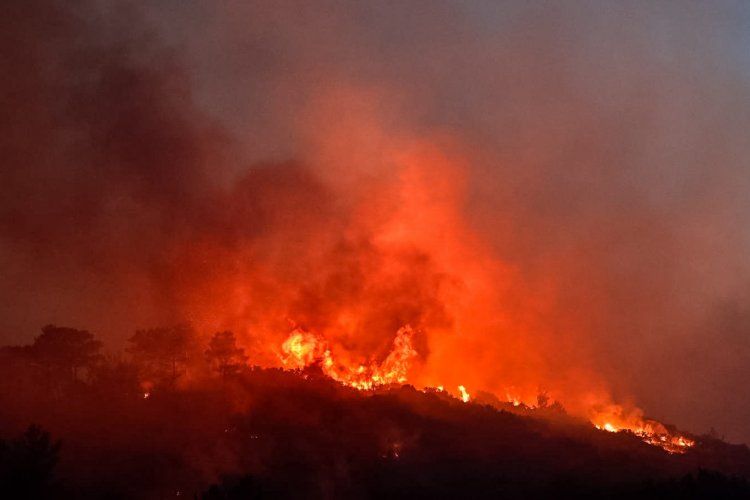 Wildfires: Οριοθετήθηκε, σύμφωνα με την Πυροσβεστική, η πυρκαγιά στην Κάρυστο