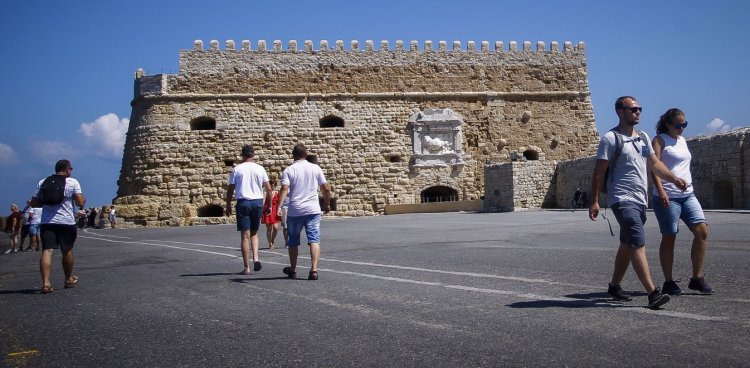 Covid-19 Curbs: «Μίνι» lockdown στη Μεσσηνία – Παράταση μέτρων σε Χανιά, Ηράκλειο και Ρέθυμνο