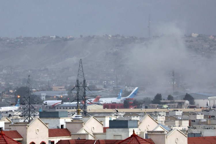 Kabul explosions: Τον ISIS δείχνουν οι ΗΠΑ για τις εκρήξεις - Δεκάδες νεκροί και τραυματίες