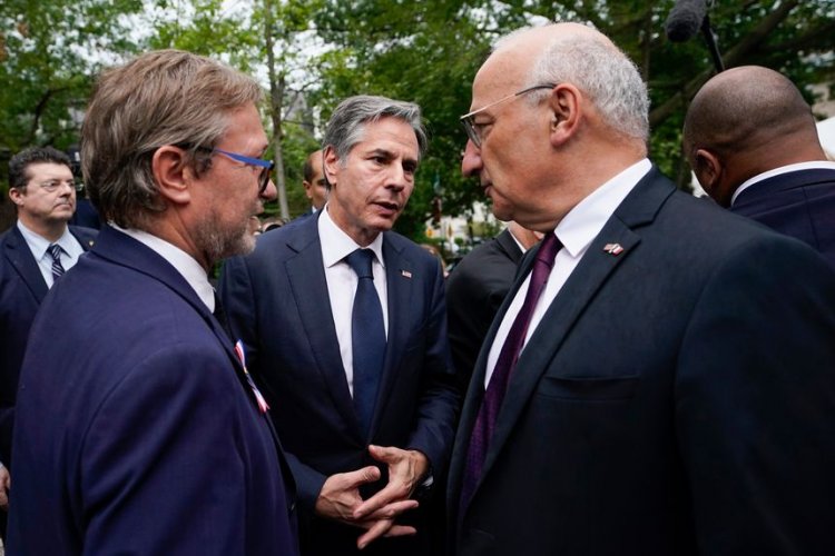 France recalls ambassadors: Η Γαλλία ανακαλεί τους πρέσβεις της σε ΗΠΑ και Αυστραλία