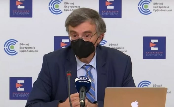 Coronavirus-Σωτήρης Τσιόδρας: Με τους εμβολιασμούς έχουμε αποφύγει 8.400 θανάτους και 5.560 νοσηλείες στις ΜΕΘ