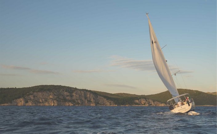 Santorini – Coast Guard: Ακυβερνησία ιστιοφόρου ανοιχτά της Σαντορίνης