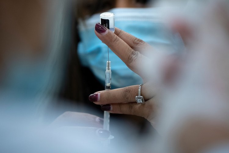 Covid Vaccination: Πότε θεωρείται κάποιος πλήρως εμβολιασμένος, έρχονται κίνητρα για τους ανεμβολίαστους