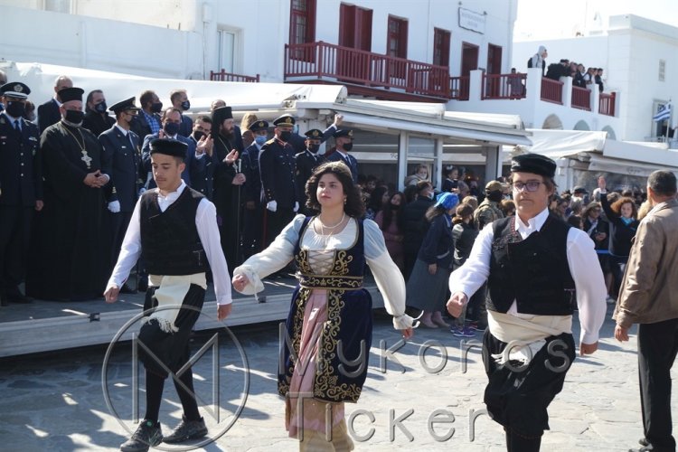 Ochi day in Mykonos: Με τη μαθητική παρέλαση κορυφώθηκαν στην Μύκονο, οι εκδηλώσεις για το Έπος του 1940 (Εικόνες+Βίντεο)