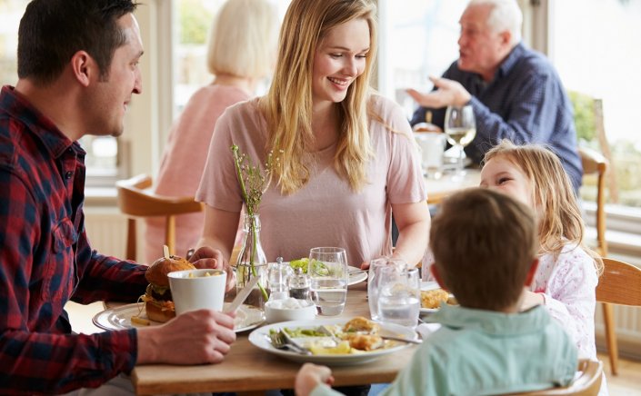 Covid curbs: Πώς θα μπαίνουν τα παιδιά έως 18 ετών σε Κομμωτήρια, Εστιατόρια, Καταστήματα!! Διευκρίνιση Πλεύρη