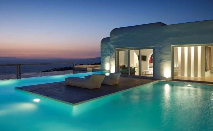 Hotel rates keep growing: Πόσο αυξήθηκε το κόστος διαμονής στα ελληνικά ξενοδοχεία