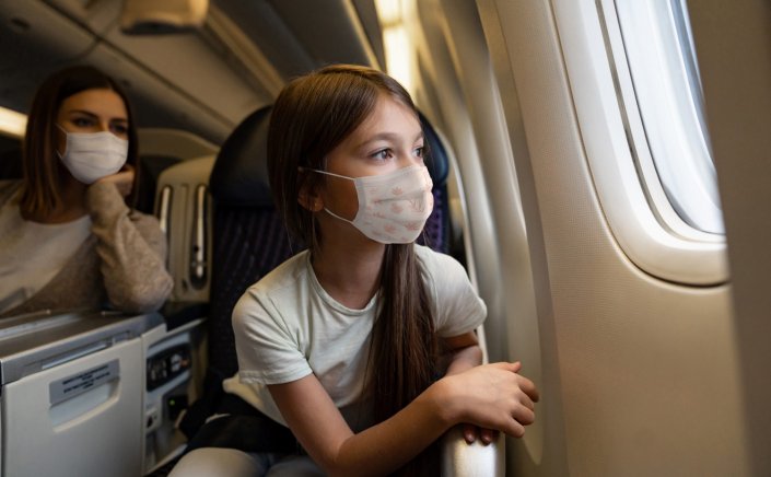 Covid Travel Curbs:  Με self test 24 ωρών θα ταξιδεύουν αεροπορικώς στο εσωτερικό επιβάτες 4-17 ετών