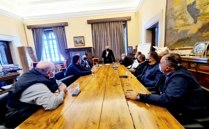 Aegean Islands: Συνάντηση Χατζημάρκου με εκπροσώπους των ιδιοκτητών ταξί από όλα να νησιά της Περιφέρειας