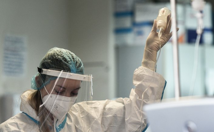 Coronavirus Pandemic - Εξαδάκτυλος: Να πληρώνουν μέρος των νοσηλίων τους οι ανεμβολίαστοι [Video]