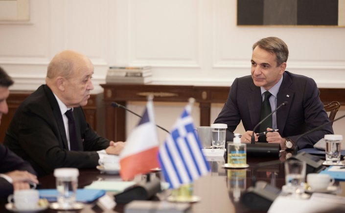 PM Mitsotakis: Πολύ σημαντικό το σχήμα της τετραμερούς συνεργασίας - Συνάντηση του πρωθυπουργού με τον Γάλλο ΥΠΕΞ