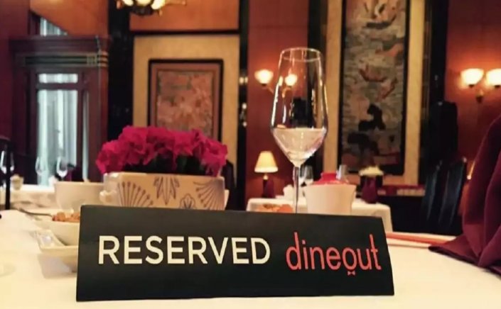 Covid curbs: Σχέδιο ανάγκης με σφιχτό ωράριο στην εστίαση, μόνο καθήμενους και μπαρ στο... mute, εξετάζει η κυβέρνηση