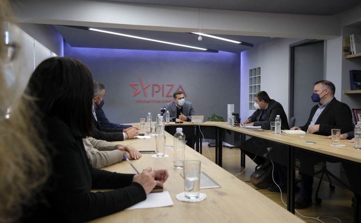 SYRIZA Alexis Tsipras: «Σαμποτέρ του εμβολιασμού» ο Μητσοτάκης - Να δοθούν θετικά, ακόμη και οικονομικά κίνητρα