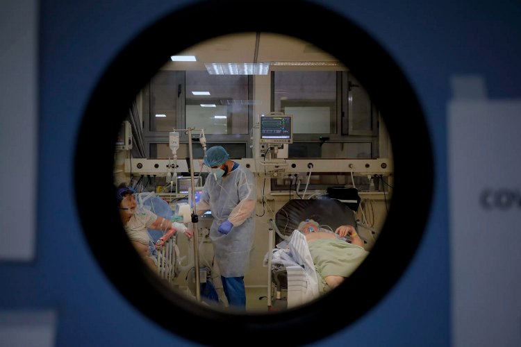Coronavirus Pandemic: Εφιαλτικές εφημερίες, στα Νοσοκομεία με δανεικά ράντζα στους διαδρόμους!! Ζούμε μία τραγωδία, λένε Υγειονομικοί