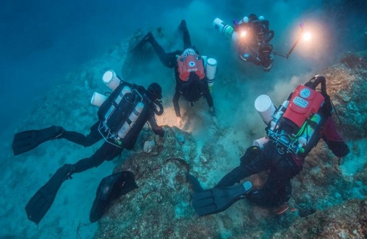 Mykonos Στον βυθό της Μυκόνου εντοπίστηκε Ναυάγιο 80 ετών!! H ιστορία πίσω από το Ιταλικό υποβρύχιο Jantina και πώς βυθίστηκε!!