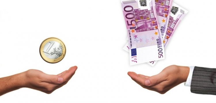 Minimum Wage: Φλερτάρει με τα 700 ευρώ ο κατώτατος μισθός – Τα σενάρια που εξετάζει η κυβέρνηση [Πίνακες]
